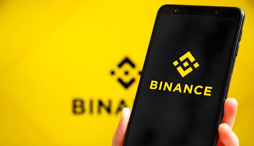 关于如何下载安币app的实拍场景，简洁明亮的工作台